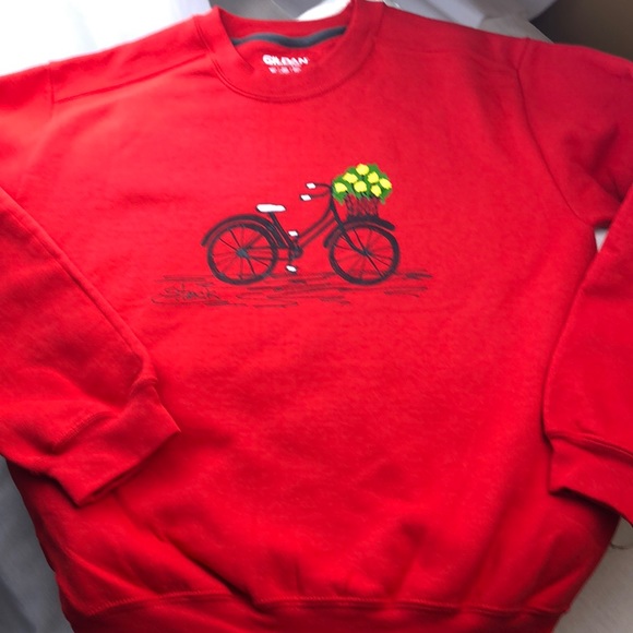 Sweatshirt TOP, NWT Female Design cut full - Picture 2 of 8